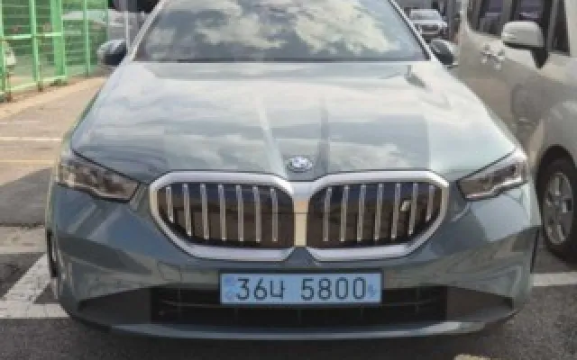BMW i5 2023/11 29,151km
